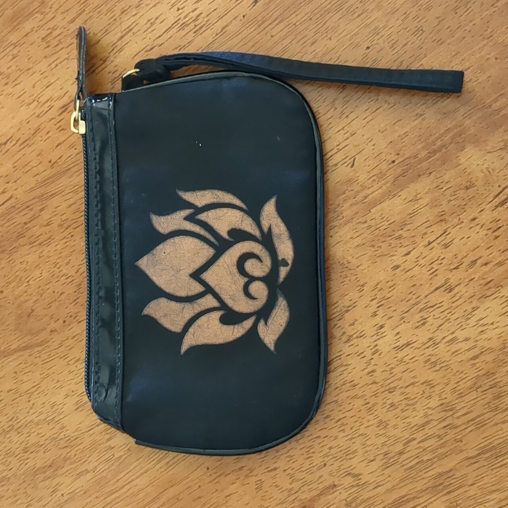 Disney Princess Jasmine and Rajah Wristlet - Picture 2 of 5